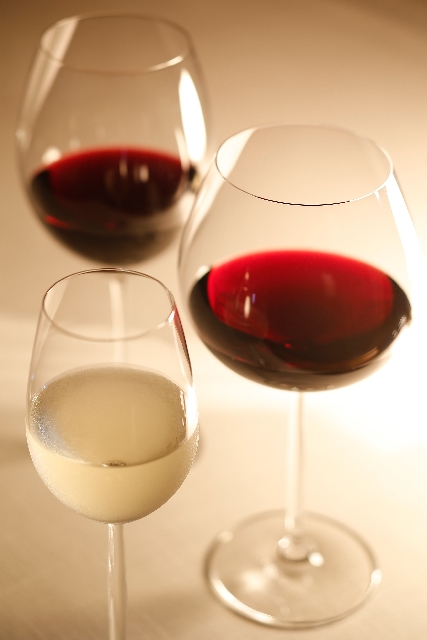赤ワインと白ワインの違い。ワインの色で何が変わるのか？