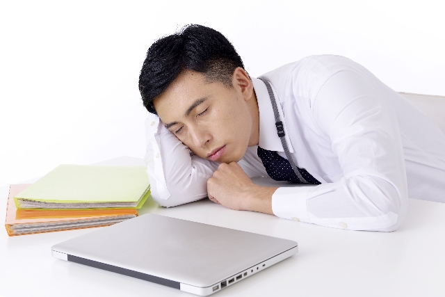 仕事中、勉強中のどうにもならない激しい睡魔…この方法でこっそり解消できる！